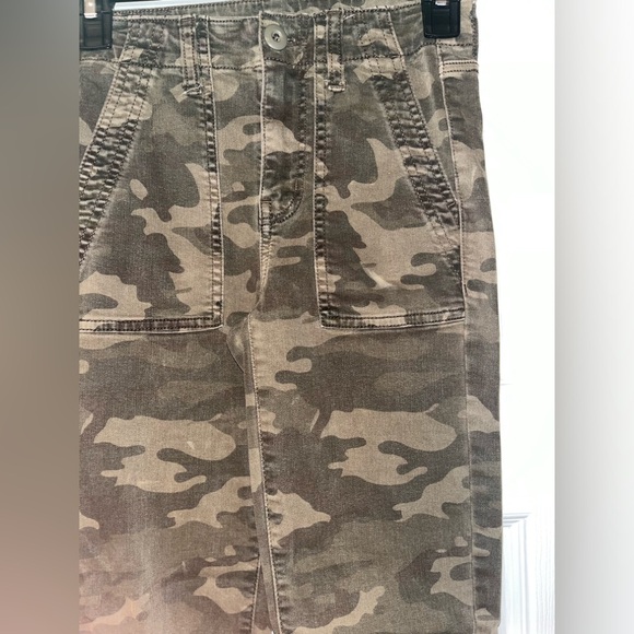 American Eagle, NE(X)T Level Stretch Camouflage Pants, Size 0 - Picture 2 of 5